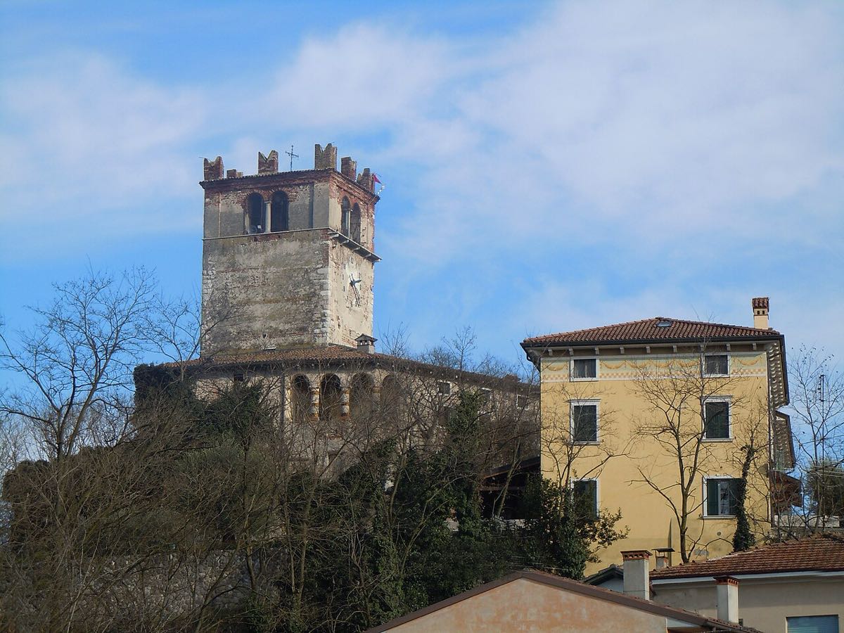 Historischer Turm in Castelnuovo del Garda