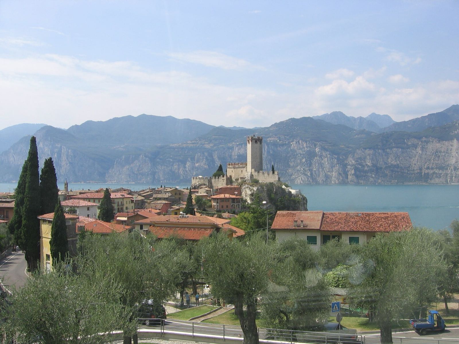 Malcesine mit der Scaligerburg am See