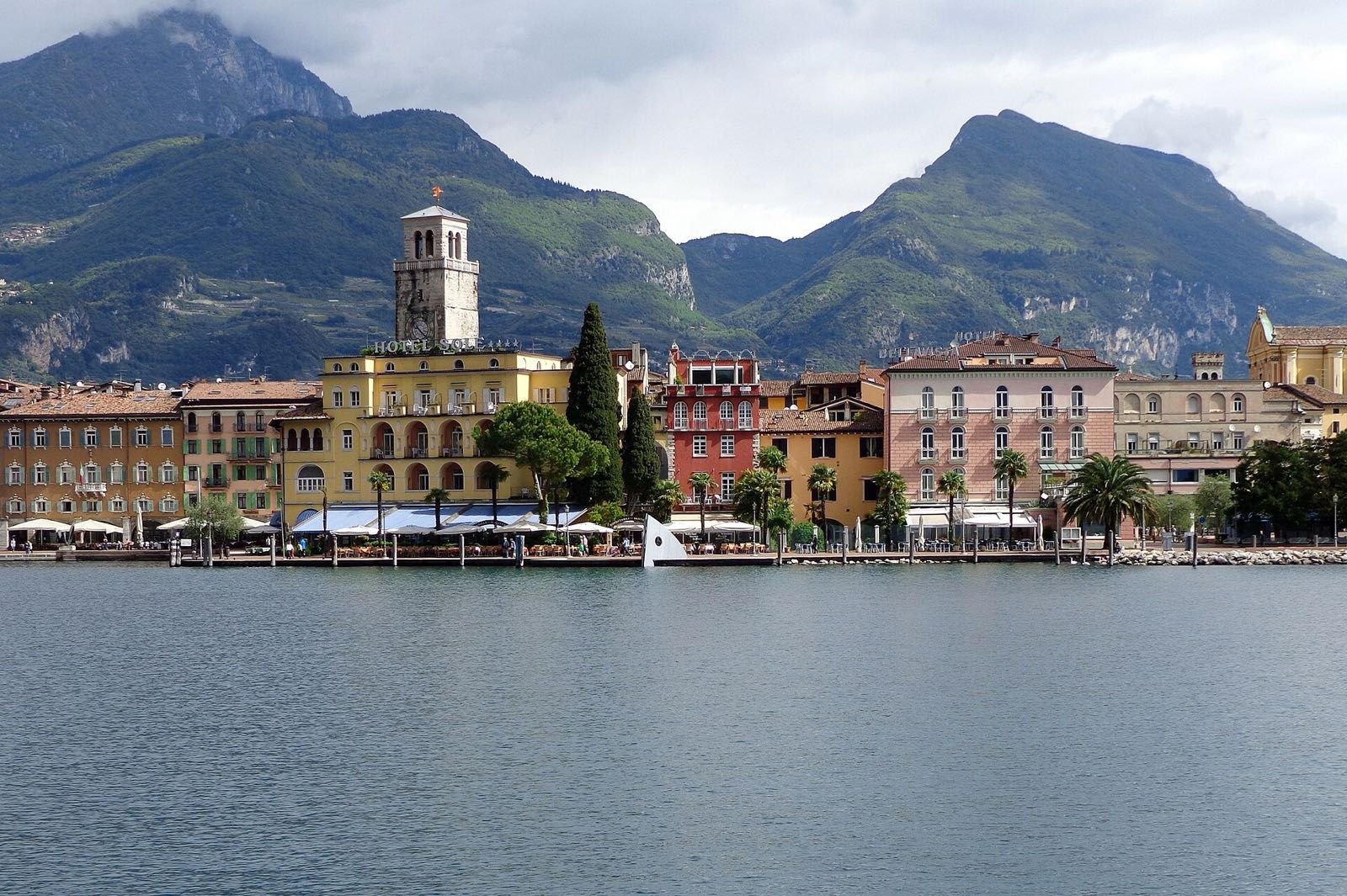 Riva del Garda zwischen See und Bergen