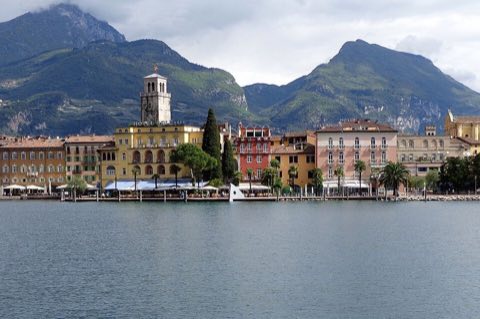 Riva del Garda zwischen See und Bergen