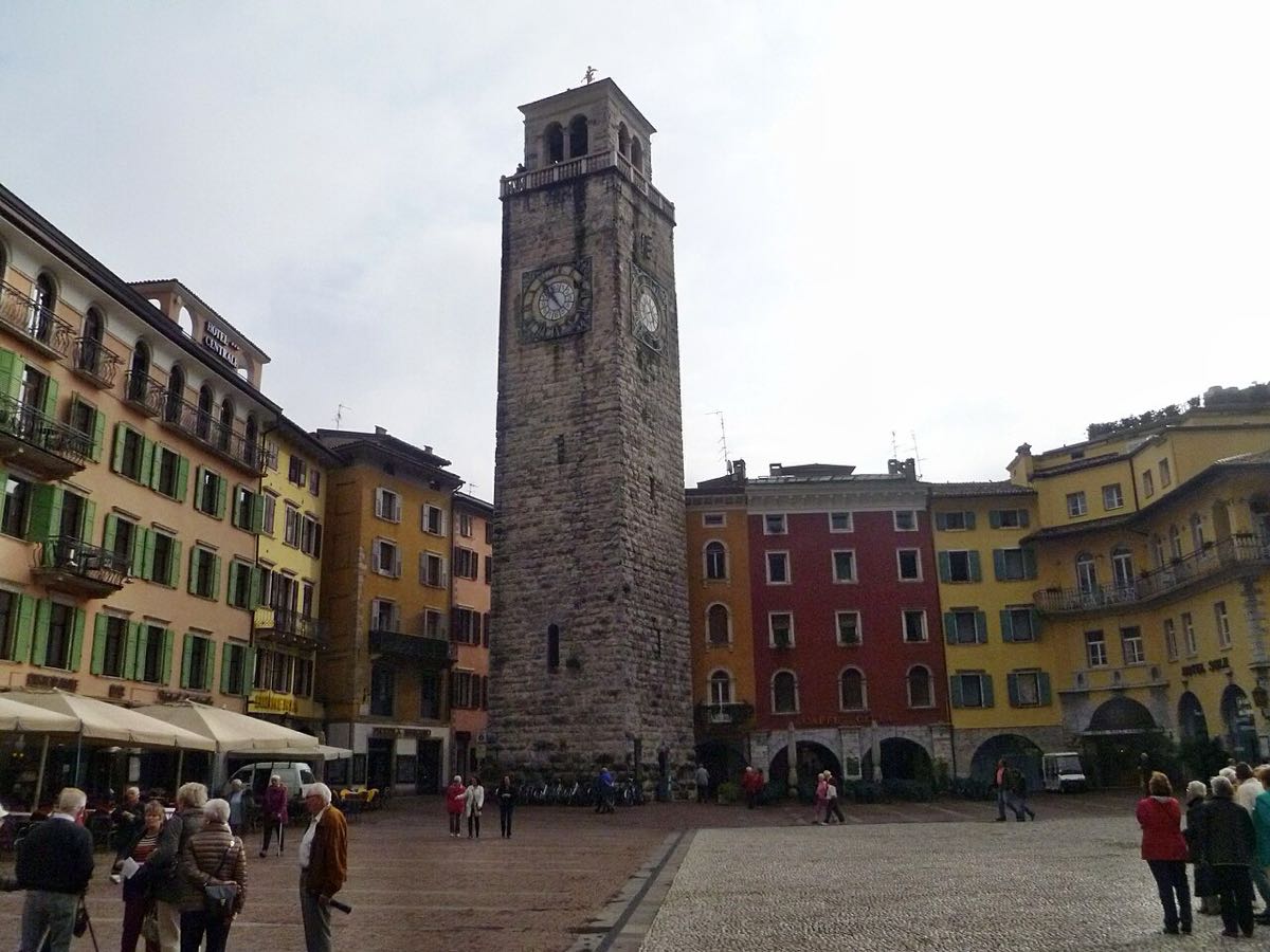 Der Torre Apponale in der Altstadt von Riva